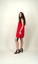 vitrine-malayanne-robe-bonbon-rouge-profil-brune