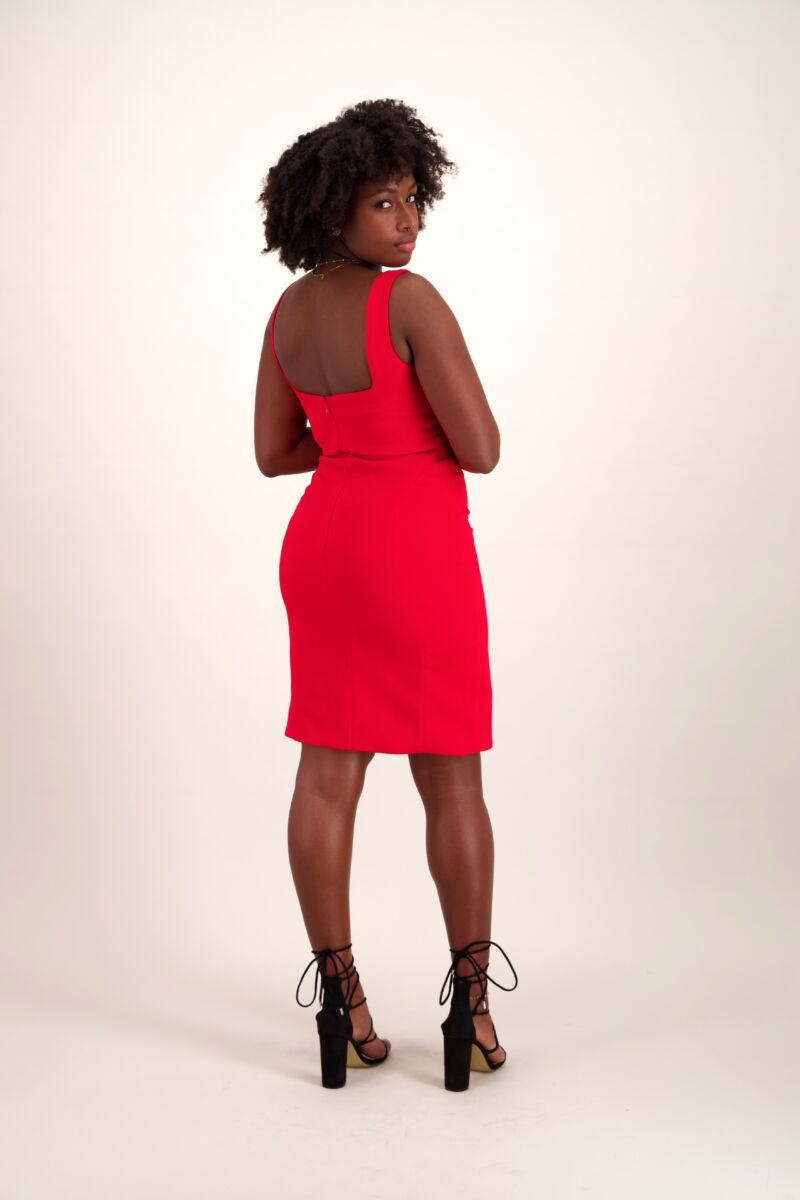 vitrine-dos-robe-rouge-unieyasmina-yewel1